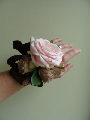 Rose wrist corsage
